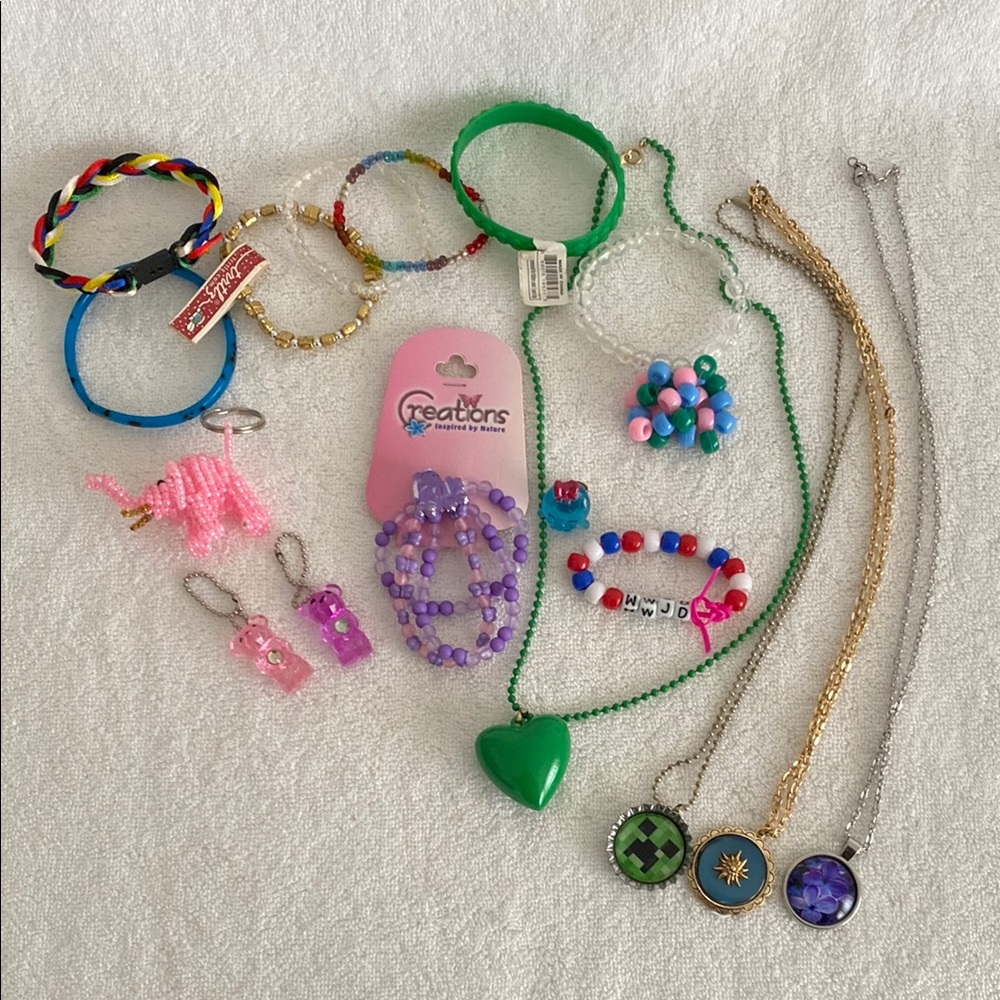 Miscellaneous Kids Jewelry and Keychain Bundle
More Girls items than Boys
